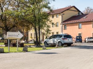 Hotel I Restauracja BROCHÓW