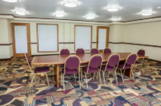 Baymont by Wyndham Greenfield