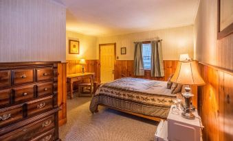 Adk Trail Inn