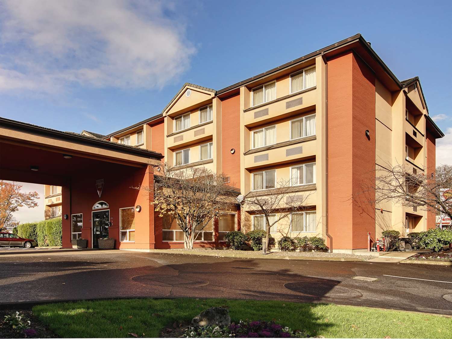 Phoenix Inn Suites - Lake Oswego