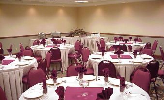 The Plaza Hotel & Suites Winona