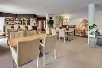 Les Ormes Domaine et Resort Hotels in Le Tronchet
