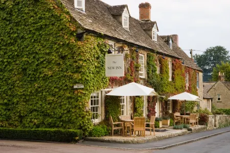 The New Inn Motel Отели рядом с достопримечательностью «Captain Cook Schoolroom Museum»