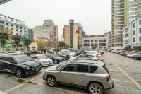 Zhoukou Hotel (Zhoukou Wanshunda Department Store) - Park Yeri