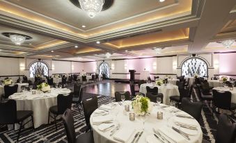 Vogue Hotel Montreal Downtown, Curio Collection by Hilton