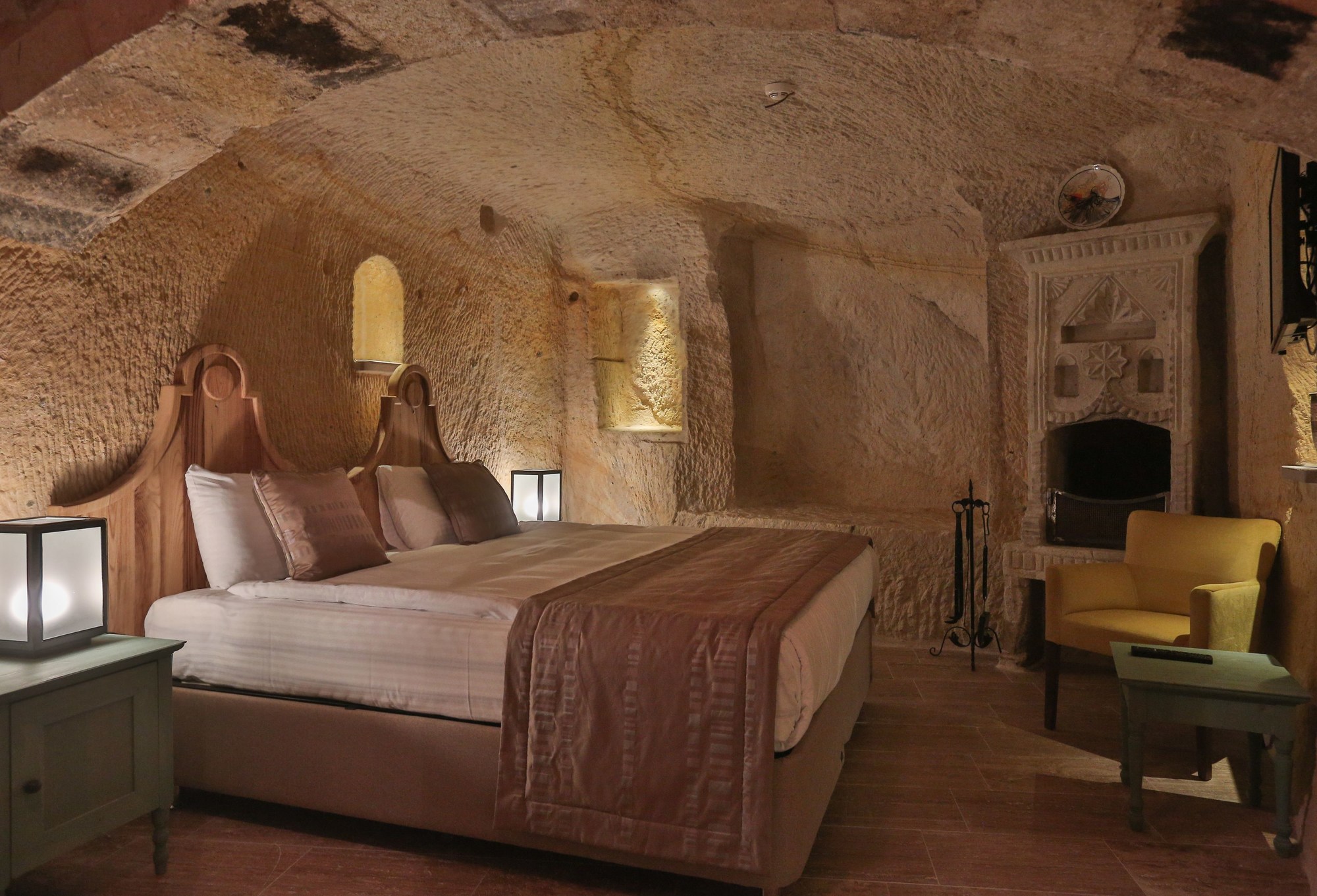 Acropolis Cave Suites