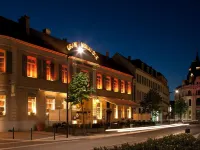 Best Western Premier Grand Monarque Hotel  Spa シャルトルのホテル