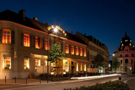 Best Western Premier Grand Monarque Hotel  Spa Отели в г. Люсе