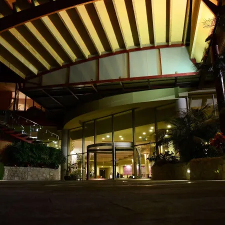 Gloria Palace Royal Hotel & Spa Отели рядом с достопримечательностью «Пляж Амадорес»