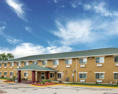 Quality Inn Hotels near Rahr West Art Museum