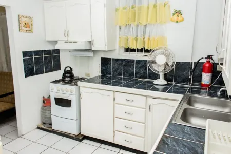 Tonys Guest House Отели в г. Диего Мартин