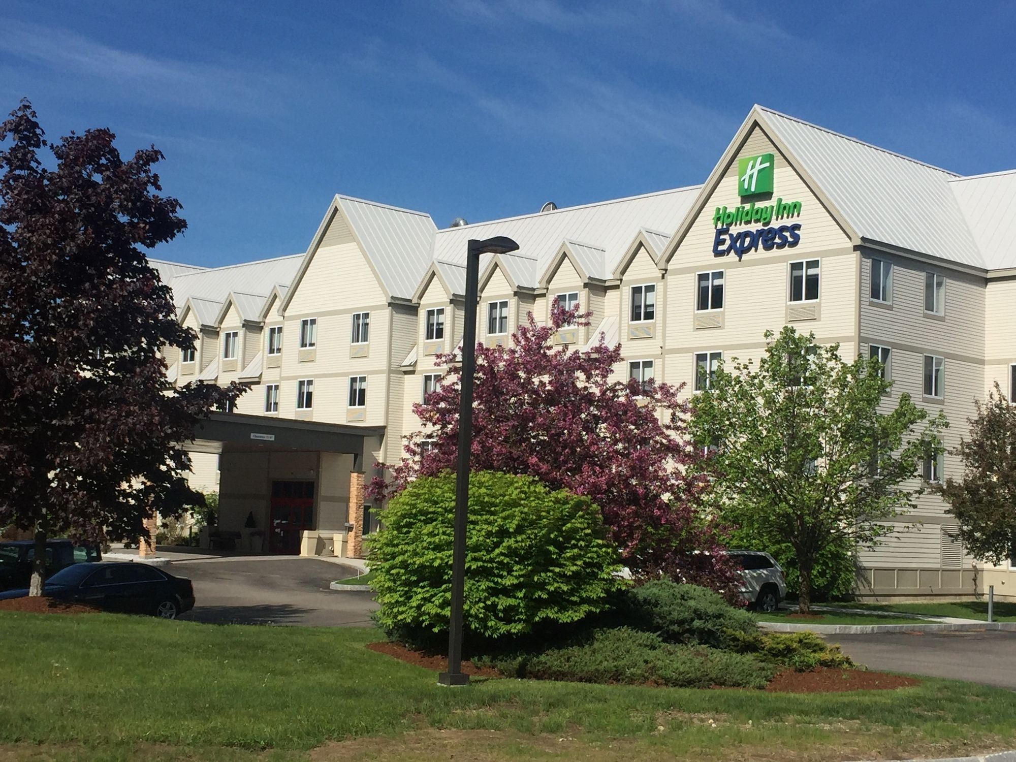 Holiday Inn Express & Suites - Lincoln East - White Mountains, an Ihg Hotel