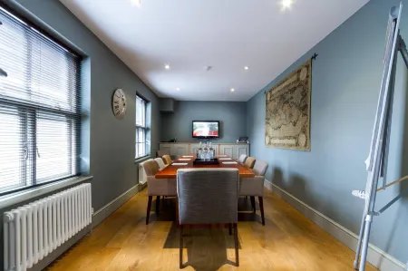 The White Star Tavern Отели в г. Нетли