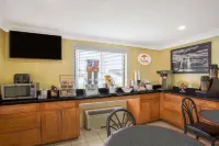 Super 8 by Wyndham Sumter - Desayuno