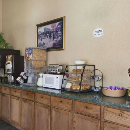 Travelodge by Wyndham la Porte/Michigan City Area
