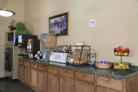 Travelodge by Wyndham la Porte/Michigan City Area - breakfast