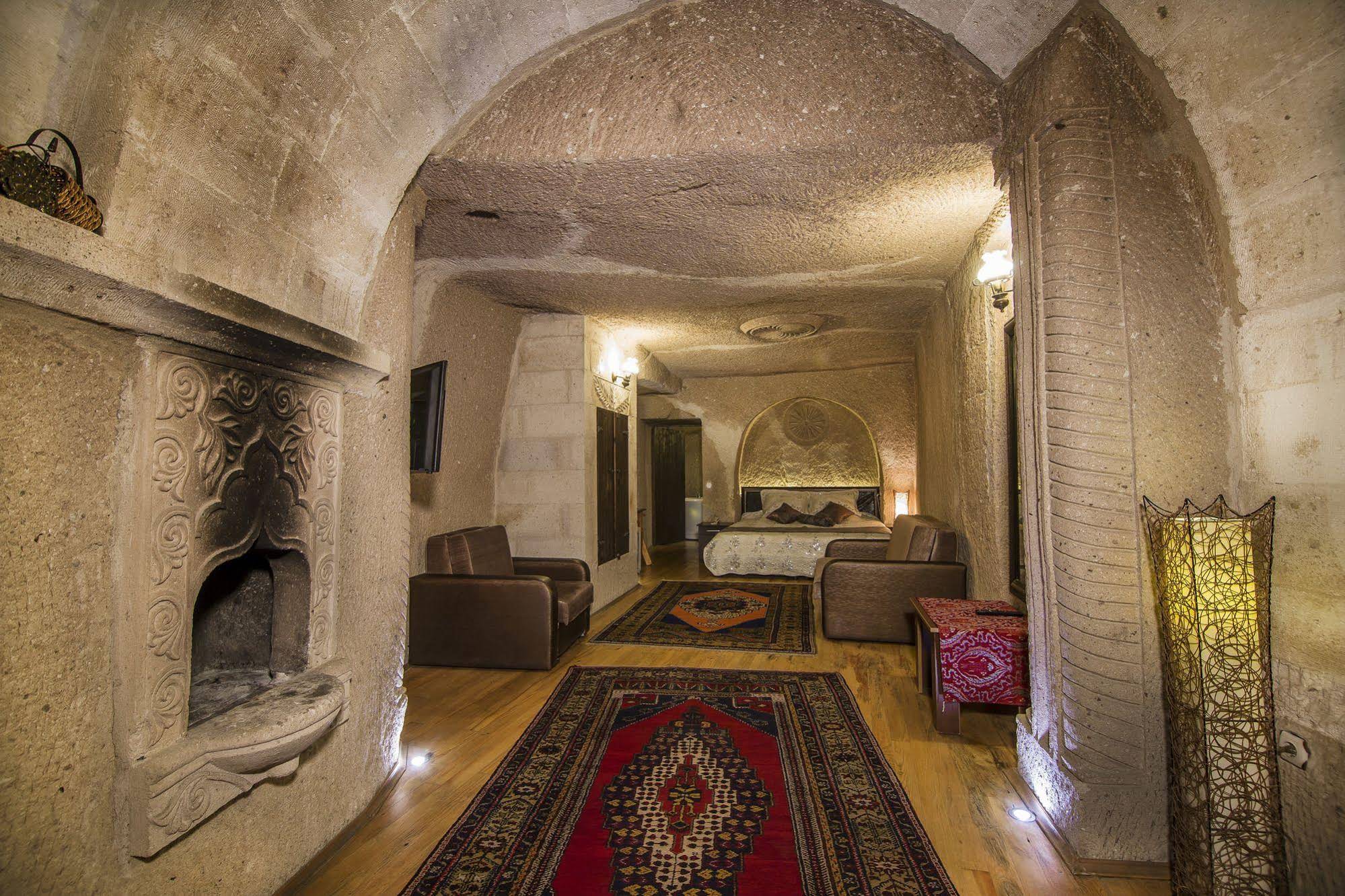 Roma Cave Suite