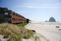 Surfsand Resort Hotels near Chapman Point