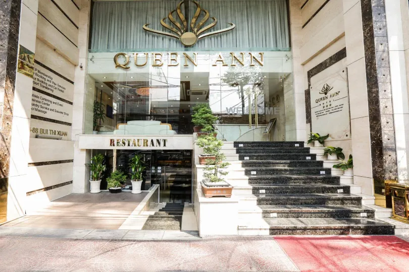 Khách sạn Queen Ann