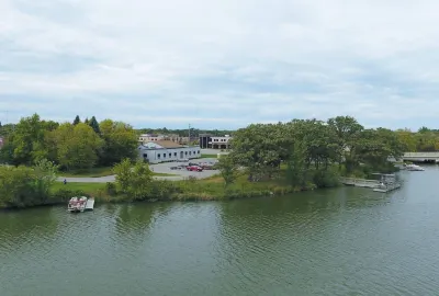 Riverside Inn فنادق في 