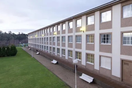 Residencia Universitaria Resa Siglo XXI Отели рядом с достопримечательностью «Anaco»