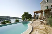 Villa Bonaca Cozy Family & Friends Retreat with Heated Pool Hotels in Brac Island