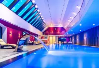 Uroczysko Siedmiu Stawów Luxury Hotel - プール