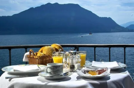 Hotel Central am See Отели рядом с достопримечательностью «Pfarrkirche St. Maria Weggis»