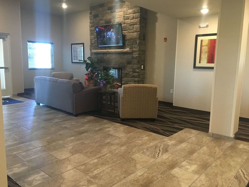 Cobblestone Hotel & Suites - Paxton