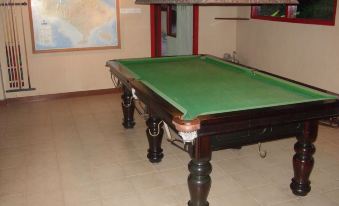 Strawberry Hill Hotel & Restaurant