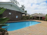 Cattleman's Rest Motor Inn فنادق في تشارترز تاورز