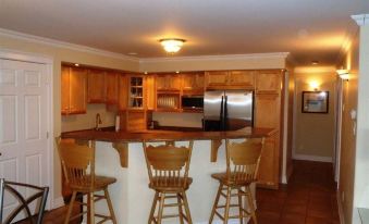 Dolan's Inn & Suites - Housity