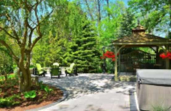 Explorer House Bed & Breakfast - Bed and Breakfasts