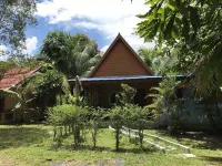 โคโคนัท บังกะโล โรงแรมใกล้มูลนิธิเพื่อสุนัขในซอย