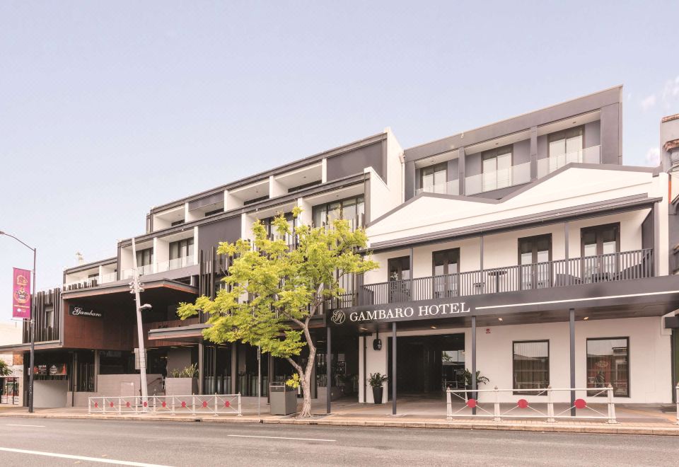 "a building with a tree in front of it and the name "" canhasao hotel "" written on it" at Gambaro Hotel Brisbane