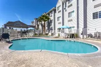 Microtel Inn & Suites by Wyndham Modesto Ceres - piscina