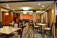 Fairfield Inn & Suites Hartford Airport Hotels in Windsor Locks