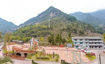 Danxia Valley Hotel