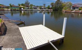 Lake House on Elouera