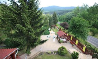 Fenyves Fogadó - Housity