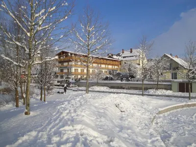 Hotel Restaurant Zum Goldenen Anker Mit Hallenbad & Wellnessbereich Hotels in Kunzing