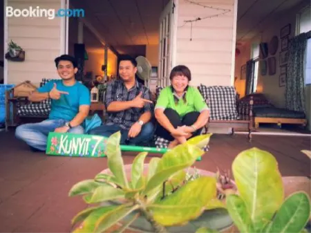Kunyit 7 Lodge