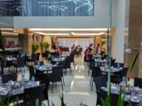 Grand Royal Denai Hotel ブキティンギのホテル