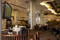 The Bayview Beach Resort - bar