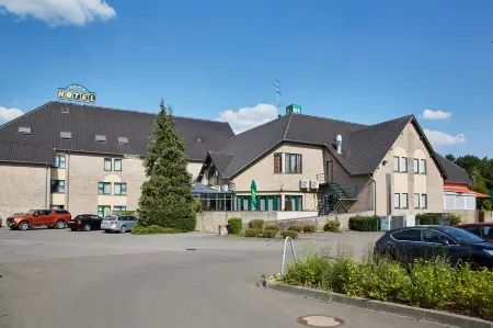 Threeland Hotel Отели в г. Башараж