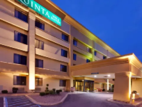 普拉茨堡拉昆塔温德姆套房酒店 克林頓縣酒店