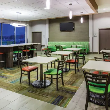 La Quinta Inn & Suites by Wyndham St. Paul-Woodbury