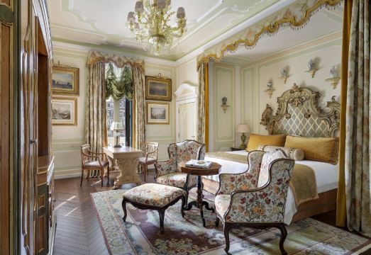 1. 더 그리티 팰리..