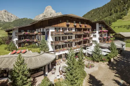 Hotel la Perla: the Leading Hotels of the World