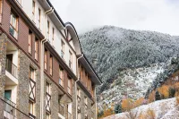 The Lodge at Ribasol - parking